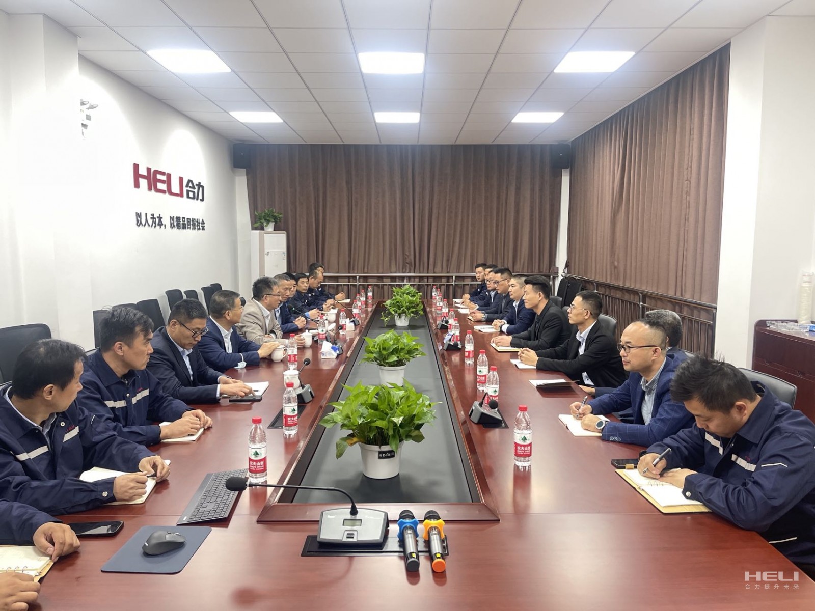 与上海玩彩网昆山、嘉定分公司员工互换座谈.jpg